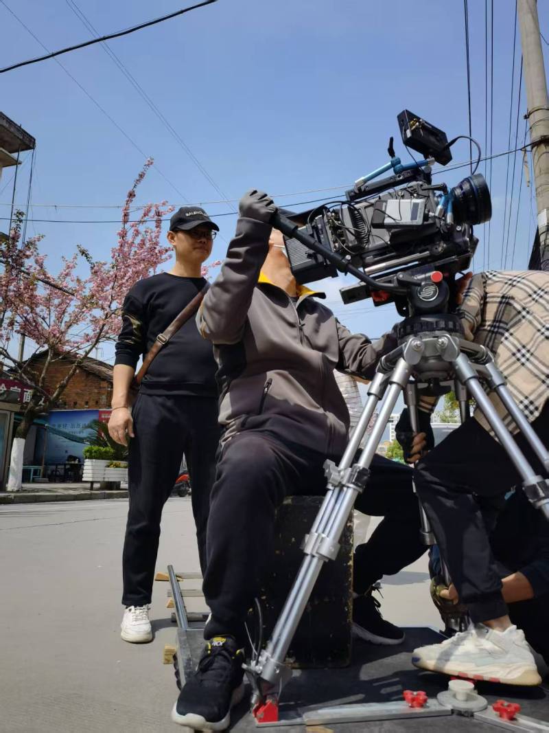 青冈县广告片拍摄：快消品牌爆款之选，网感内容适配社媒传播！